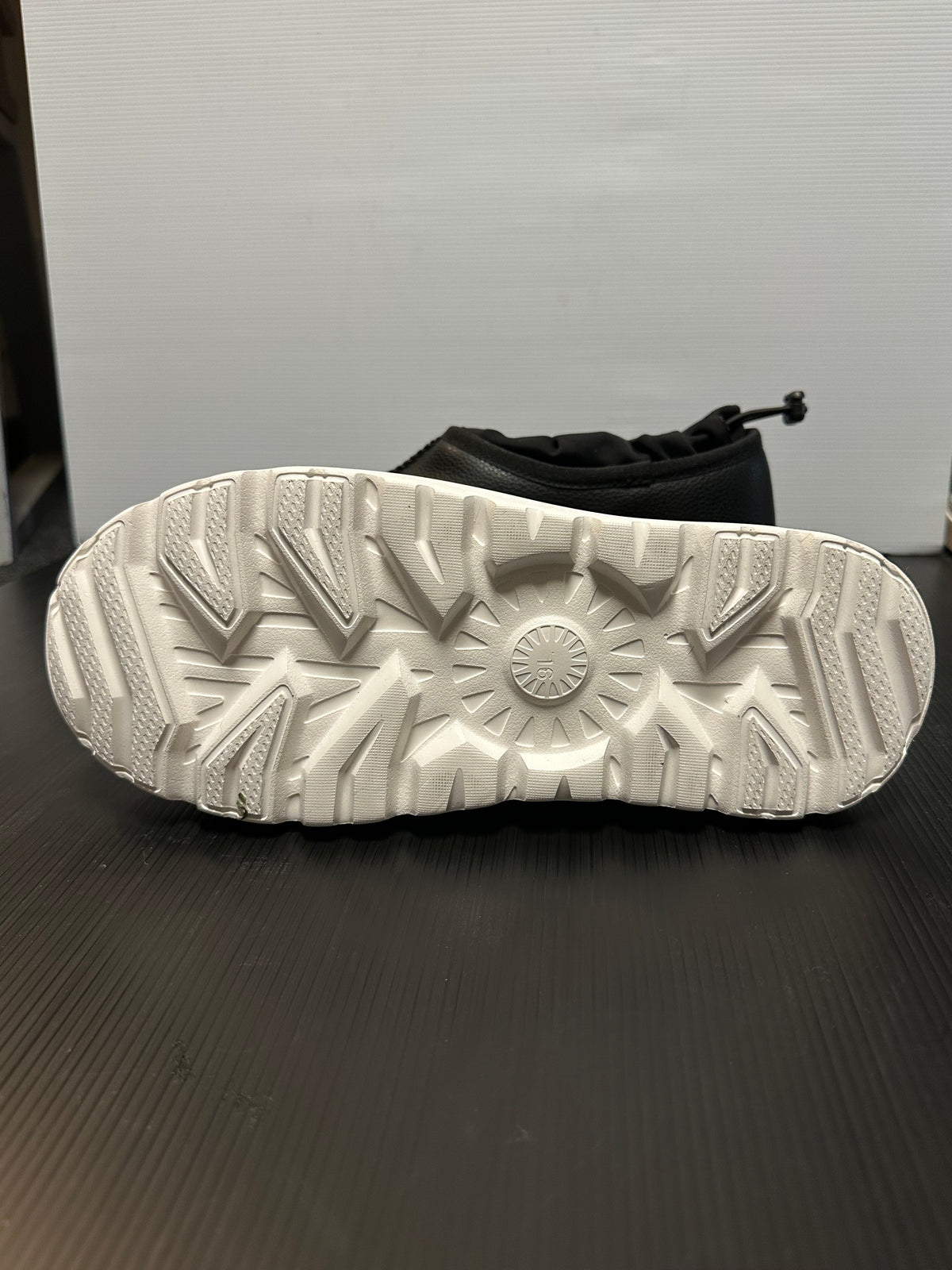 UGG